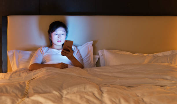 Thói quen sử dụng điện thoại trước khi đi ngủ sẽ khiến bạn mất ngủ