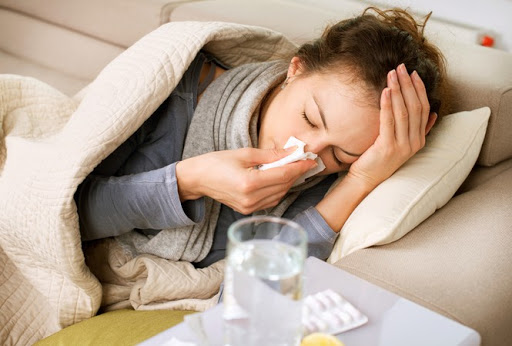 Thức khuya làm suy giảm hệ miễn dịch khiến con người dễ bị ốm