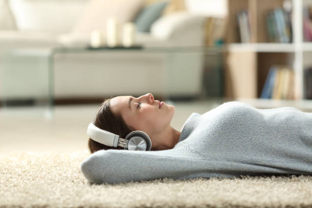 Nghe nhạc trước khi đi ngủ giúp bạn thư giãn cơ thể
