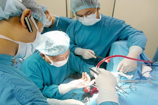 Phẫu thuật cắt trĩ gây đau đớn và nhiều biến chứng nguy hiểm
