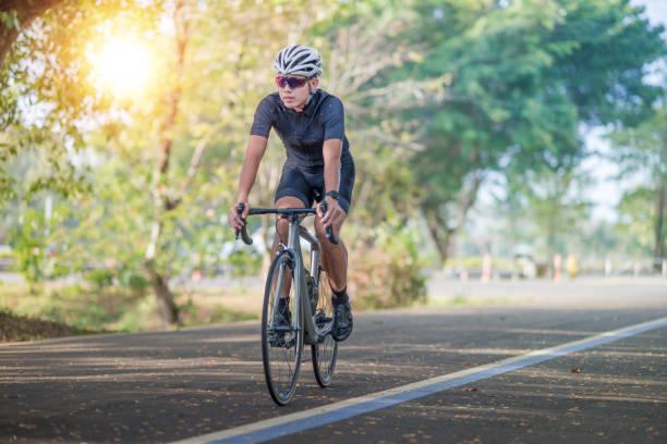 Đạp xe đạp là một môn thể thao tốt cho người bệnh suy giãn tĩnh mạch