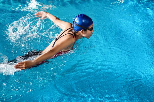 Người bệnh suy giãn tĩnh mạch chân nên bơi lội khoảng 30 phút - 1 tiếng mỗi ngày