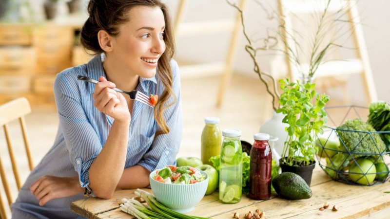 Tăng cường bổ sung rau xanh và hoa quả trong chế độ ăn uống hàng ngày