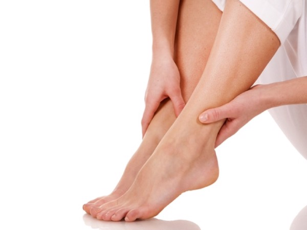 Chăm sóc đôi chân suy giãn tĩnh mạch trong mùa hè như thế nào?