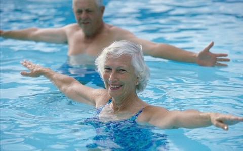 bơi lội tốt cho bệnh nhân gút