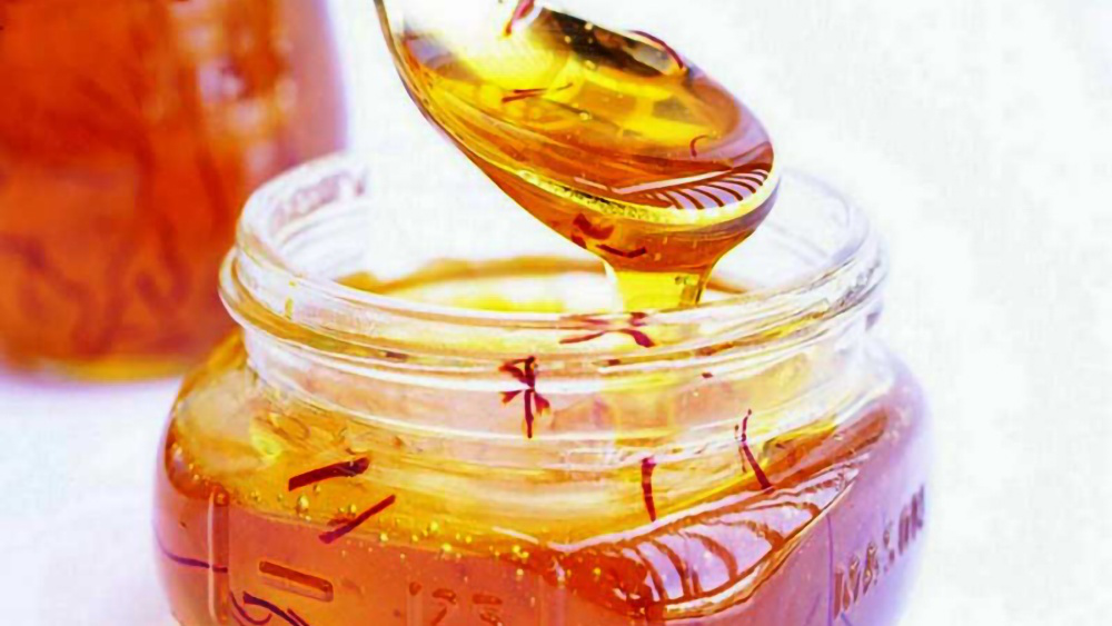 Bạn có thể ngâm sẵn nhụy hoa nghệ tây với mật ong để sử dụng.