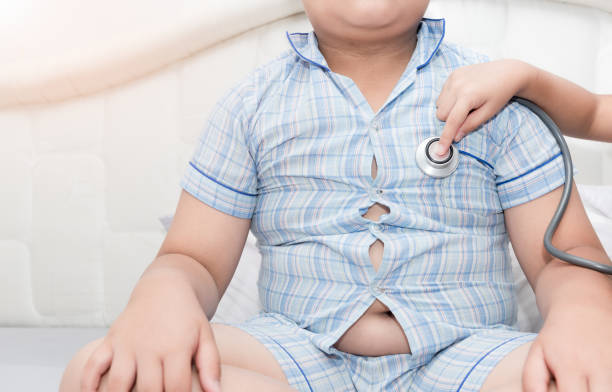Ăn quá nhiều đường có thể dẫn tới thừa cân, béo phì ở trẻ.