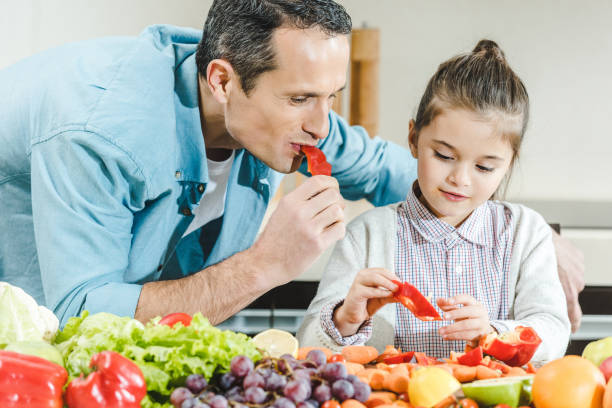 Cha mẹ nên ưu tiên cho trẻ ăn thực phẩm giàu dinh dưỡng