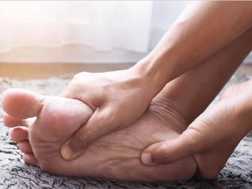 Thường xuyên bị tê chân là bệnh gì? [Tin mới 2023]