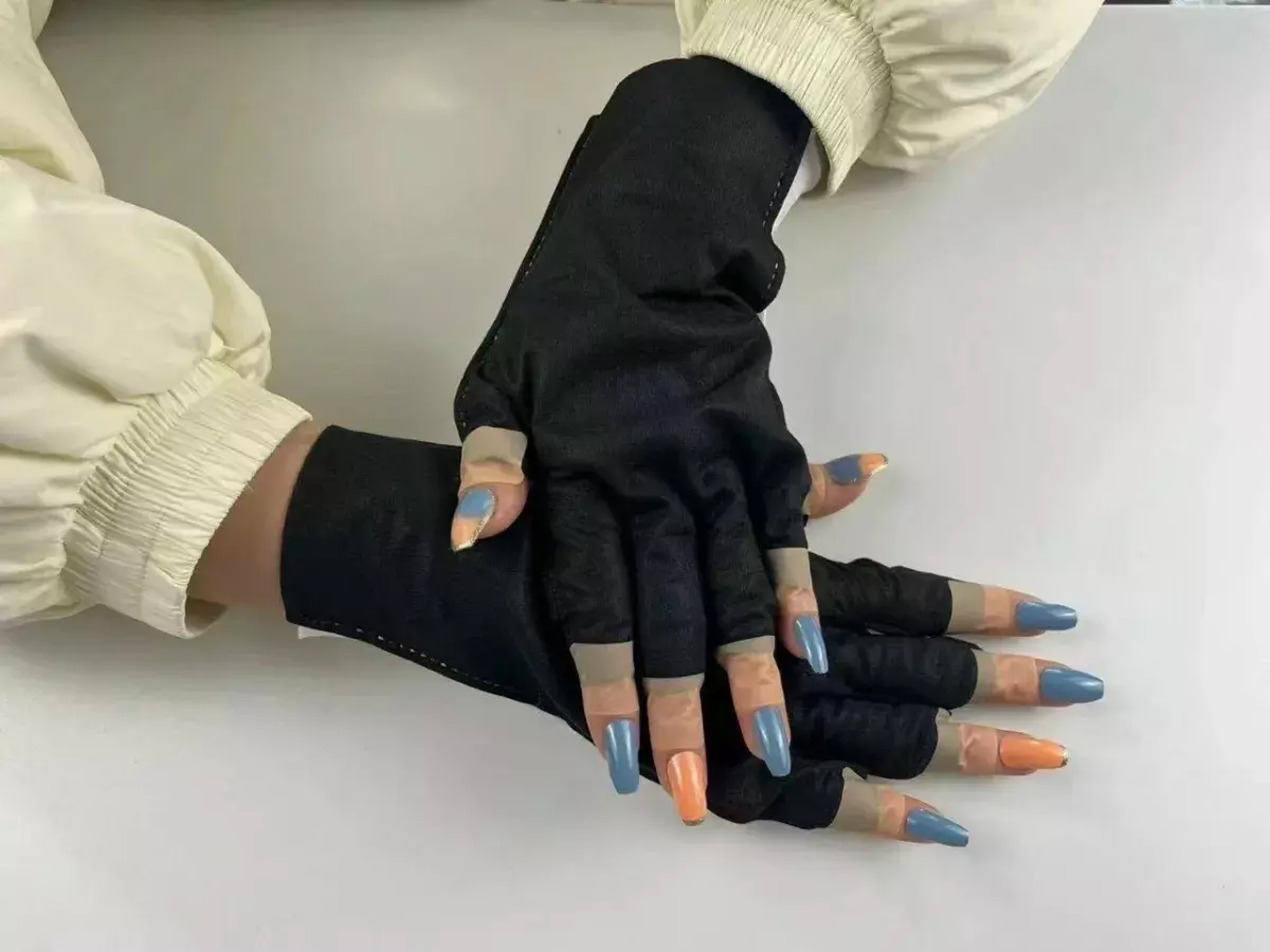 Sử dụng găng tay chống tia UV
