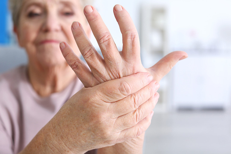 Tê tay là triệu chứng điển hình của hội chứng ống cổ tay