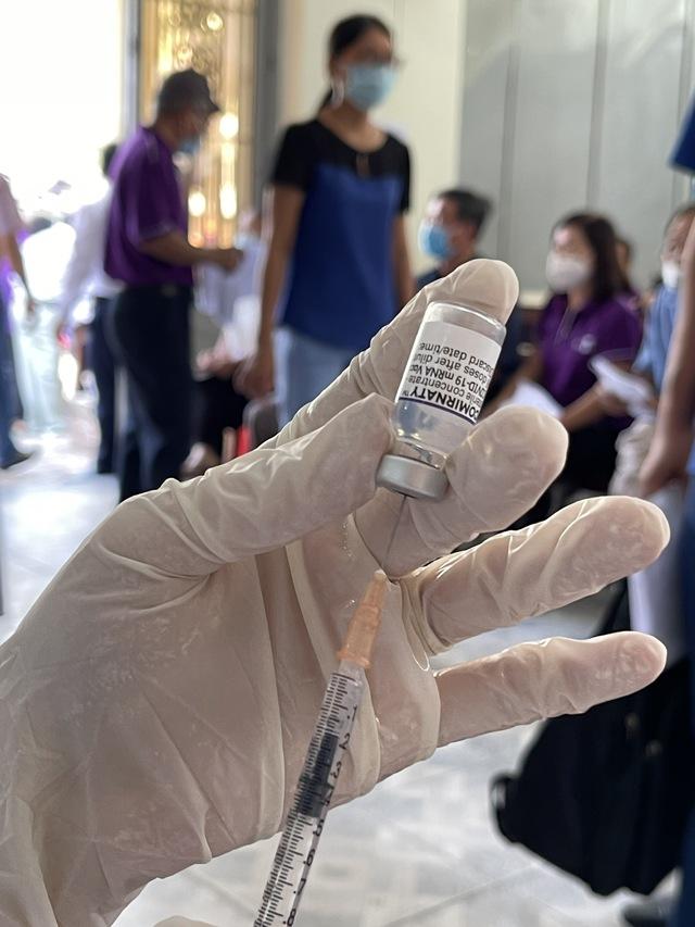 Tiêm vaccine phòng Covid-19 cho người dân