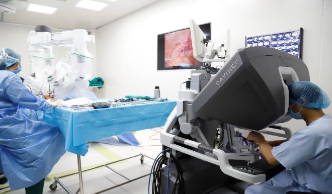 Tìm hiểu phương pháp điều trị ung thư bằng robot đang được ứng dụng tại Việt Nam