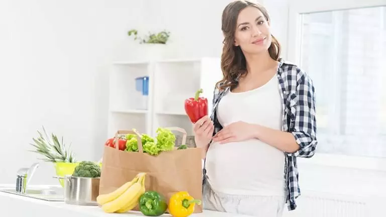 thai phụ cũng cần đảm bảo được chế độ dinh dưỡng mỗi ngày