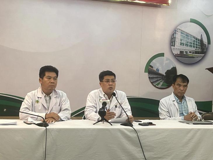 Các bác sĩ Bệnh viện Nhi Đồng 2 giải thích nguyên nhân hoãn ghép gan