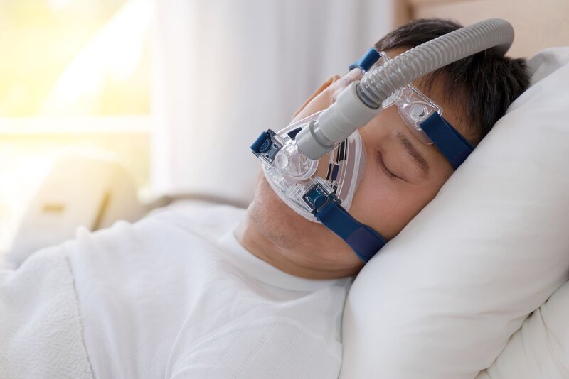 Máy thở áp lực dương liên tục (CPAP) giúp điều trị ngưng thở khi ngủ