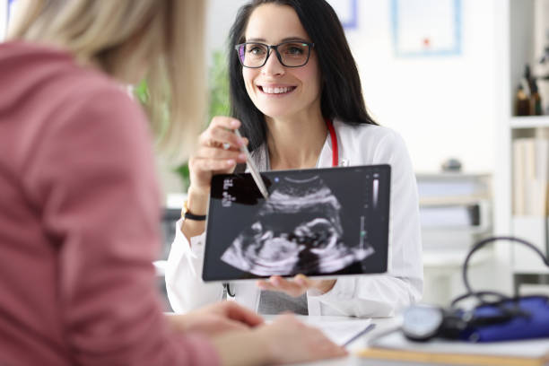 Người mẹ nên siêu âm định kỳ để kiểm tra sự phát triển của thai nhi