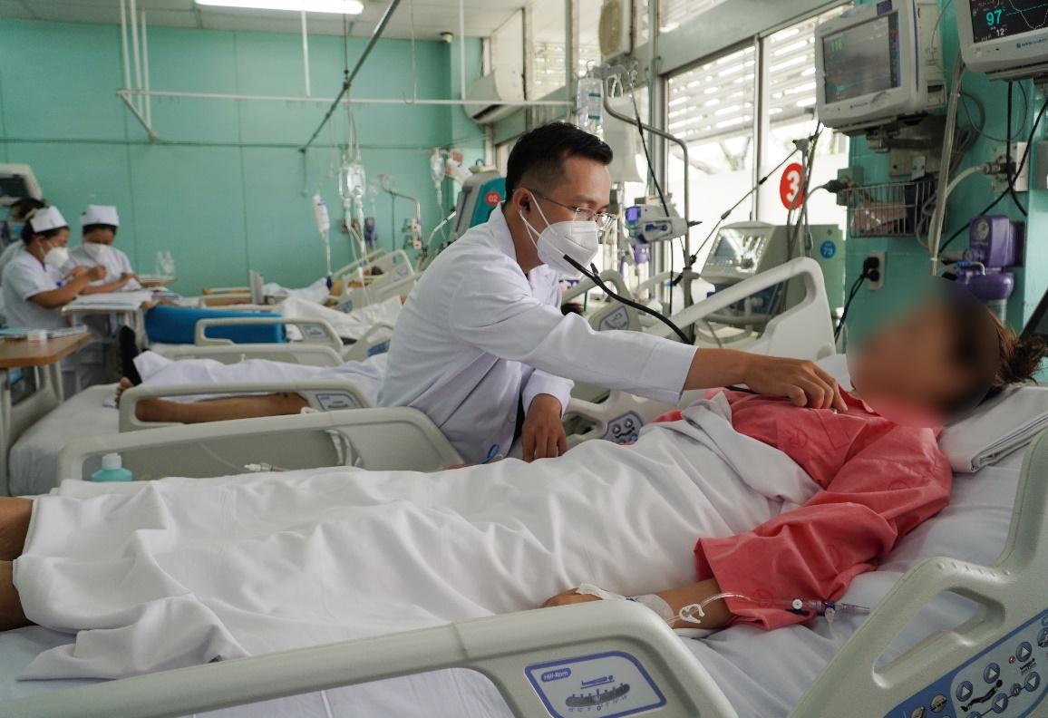 Một nạn nhân của phẫu thuật thẩm mỹ “chui” phải điều trị tại Bệnh viện Chợ Rẫy
