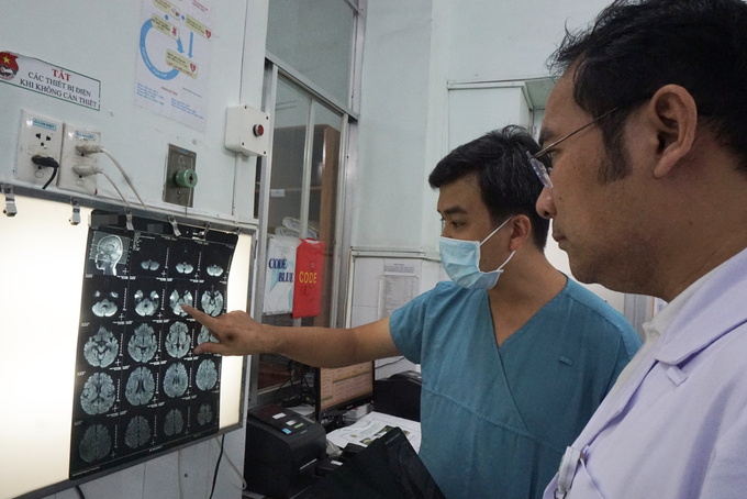 Lần đầu tiên ở Việt Nam: Bác sĩ dùng ECMO cứu bé 5 tuổi bị tay chân miệng