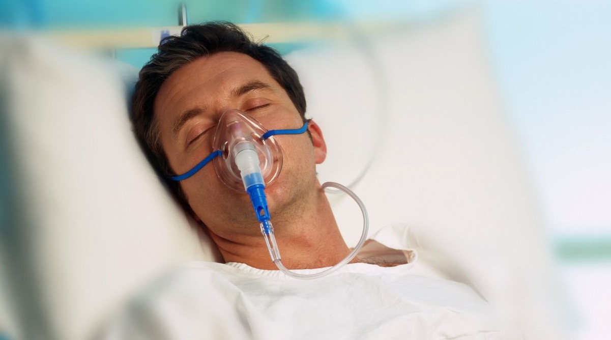 Lưu ý khi sử dụng liệu pháp oxy nhân tạo tại nhà cho người bệnh COPD là gì?