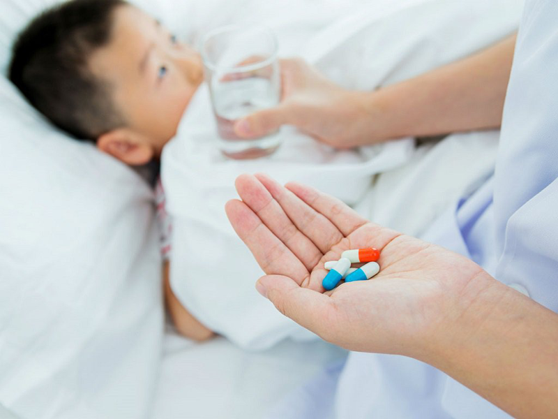 Trẻ đau họng có cần uống kháng sinh?