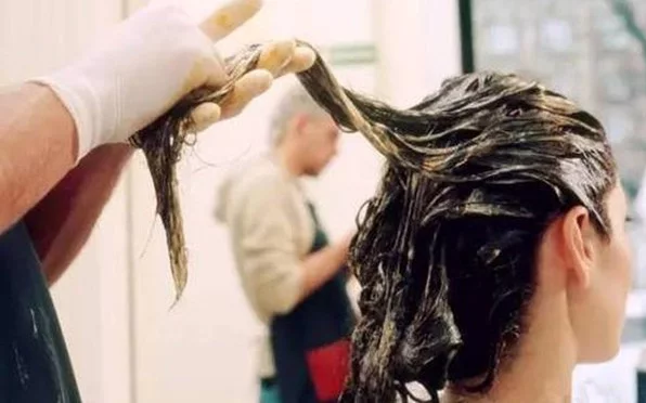 Tác hại kinh hoàng của thuốc nhuộm tóc